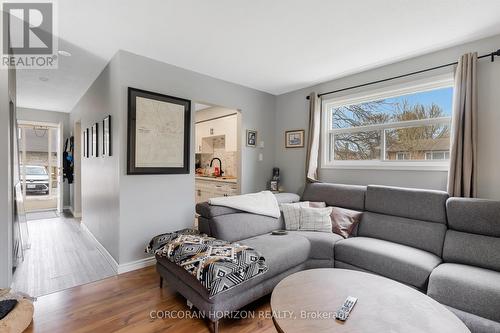 23 Glen Road, Cambridge, ON - Indoor Photo Showing Living Room