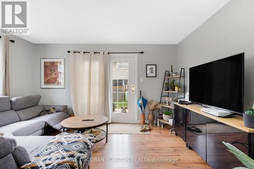 23 Glen Road, Cambridge, ON - Indoor Photo Showing Living Room