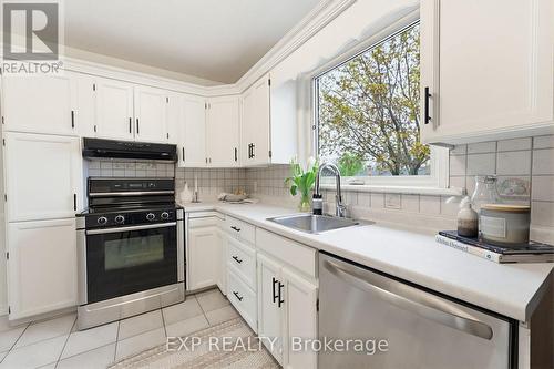 51 Bromley Road, Hamilton, ON - Indoor Photo Showing Kitchen