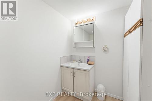 51 Bromley Road, Hamilton, ON -  Photo Showing Bathroom