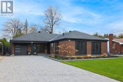 1996 QUINCY AVENUE Ottawa, ON K1J 6B5