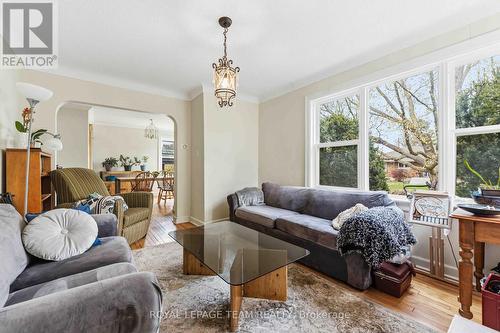 1272 Livingstone Avenue, Ottawa, ON - Indoor Photo Showing Living Room