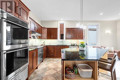 82 Second Avenue, Ottawa, ON - Indoor Photo Showing Kitchen