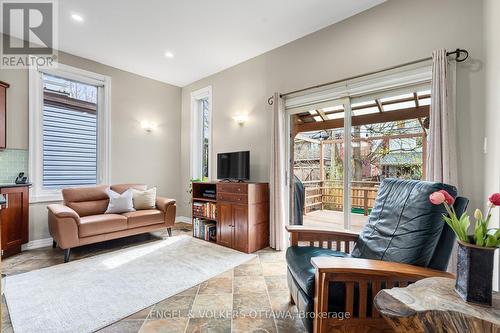 82 Second Avenue, Ottawa, ON - Indoor Photo Showing Living Room
