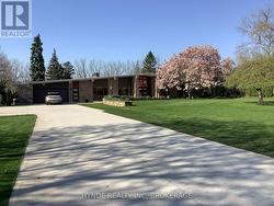 24 WOODMOUNT DR DRIVE St. Catharines (Burleigh Hill), ON L2T 2X9
