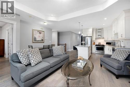 1808 Cypress, Windsor, ON - Indoor Photo Showing Living Room