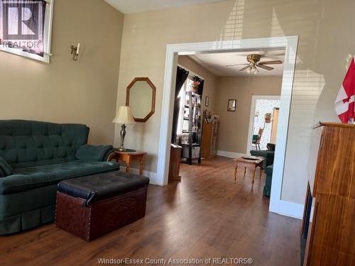 773 Glengarry Avenue, Windsor, ON - Indoor Photo Showing Living Room