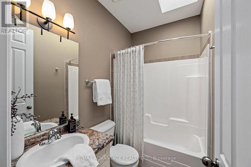 28 - 2615 Colonel Talbot Road, London South (South K), ON - Indoor Photo Showing Bathroom
