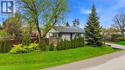 1403 SELKIRK Avenue Oakville, ON L6L 2V5