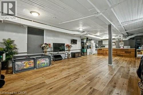 Expansive open-concept space featuring wood-finish flooring throughout - 37 Wellington Street, Cambridge, ON 