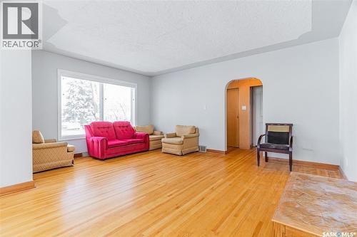 1402 14Th Street E, Saskatoon, SK - Indoor Photo Showing Living Room