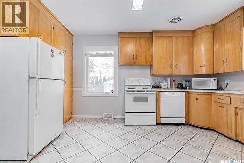1402 14Th Street E, Saskatoon, SK - Indoor Photo Showing Kitchen