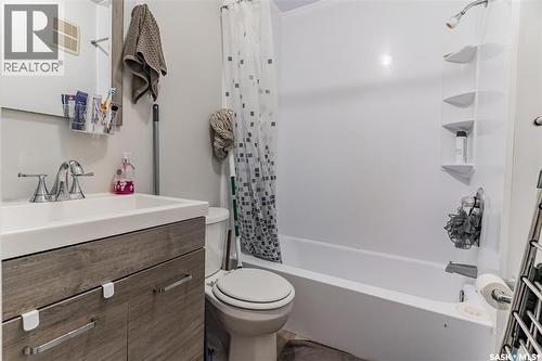 1402 14Th Street E, Saskatoon, SK - Indoor Photo Showing Bathroom