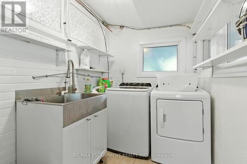 230 South Service Road, Mississauga, ON - Indoor Photo Showing Laundry Room
