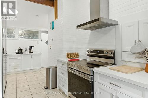 230 South Service Road, Mississauga, ON - Indoor Photo Showing Kitchen