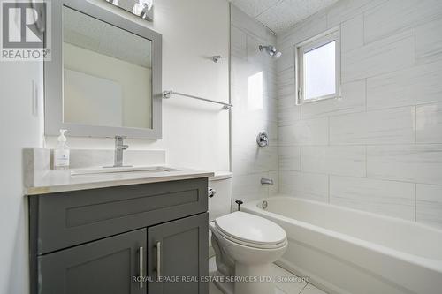 1054 East Avenue, Mississauga, ON - Indoor Photo Showing Bathroom