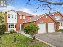 8 BROOKLYN CRESCENT Markham, ON L3P 7C1