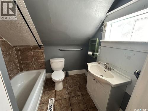 607 28Th Street W, Saskatoon, SK - Indoor Photo Showing Bathroom