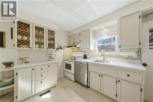 752 Ninth Avenue, Hamilton, ON - Indoor Photo Showing Kitchen