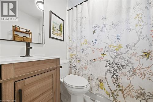 752 Ninth Avenue, Hamilton, ON - Indoor Photo Showing Bathroom
