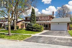 9 TULLAMORE DRIVE Toronto, ON M2L 2E9