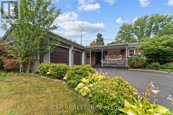 1004 CALDWELL AVENUE  Mississauga, ON L5H 1Z3