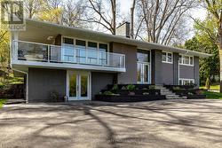 123 HILLCREST AVENUE Hamilton, ON L9H 4X7