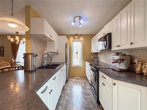 28 Magnacca Crescent, Brandon, MB - Indoor Photo Showing Kitchen With Double Sink With Upgraded Kitchen
