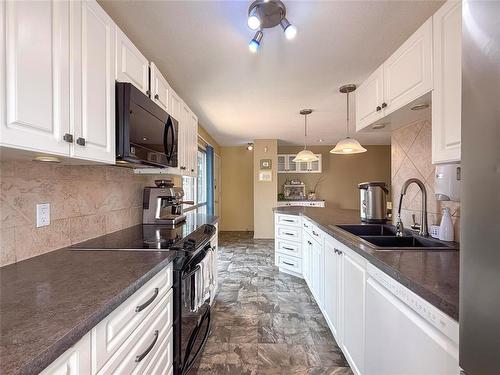 28 Magnacca Crescent, Brandon, MB - Indoor Photo Showing Kitchen With Double Sink With Upgraded Kitchen