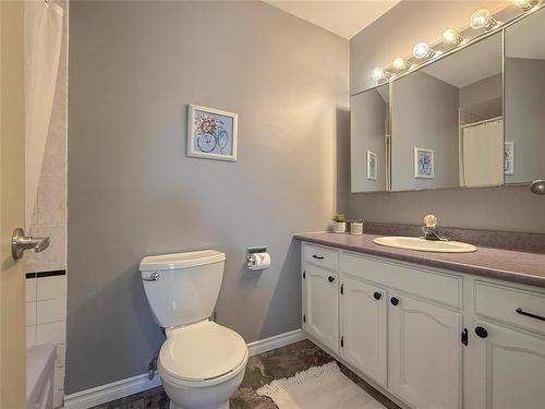 28 Magnacca Crescent, Brandon, MB - Indoor Photo Showing Bathroom