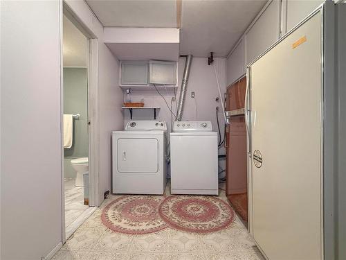 28 Magnacca Crescent, Brandon, MB - Indoor Photo Showing Laundry Room