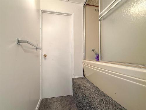28 Magnacca Crescent, Brandon, MB - Indoor Photo Showing Bathroom