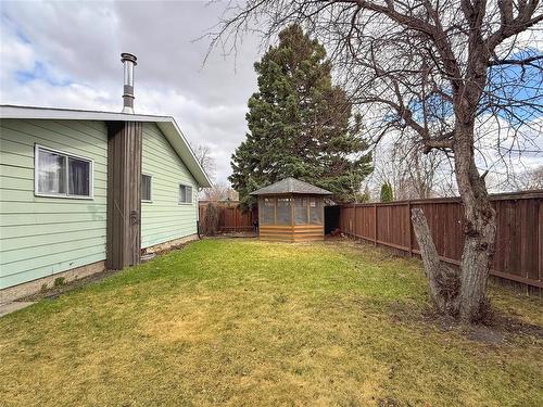 28 Magnacca Crescent, Brandon, MB - Outdoor