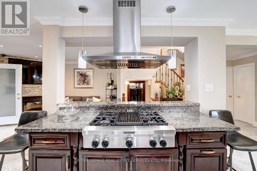 3409 Bertrand Road, Mississauga, ON - Indoor Photo Showing Kitchen With Upgraded Kitchen