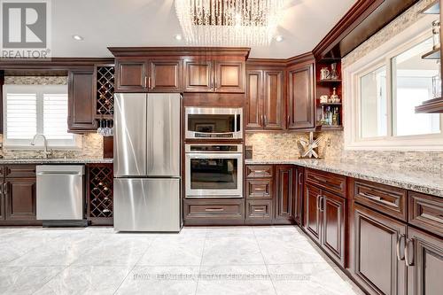 3409 Bertrand Road, Mississauga, ON - Indoor Photo Showing Kitchen With Upgraded Kitchen