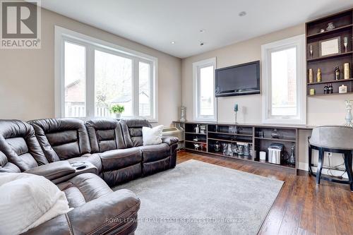3409 Bertrand Road, Mississauga, ON - Indoor Photo Showing Living Room