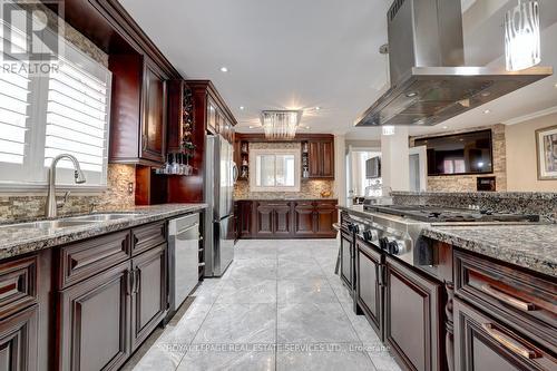 3409 Bertrand Road, Mississauga, ON - Indoor Photo Showing Kitchen With Double Sink With Upgraded Kitchen