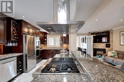 3409 Bertrand Road, Mississauga, ON - Indoor Photo Showing Kitchen With Upgraded Kitchen