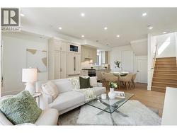 1 2447 E 41 AVENUE  Vancouver, BC V5R 2W2