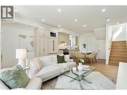 1 2447 E 41 AVENUE  Vancouver, BC V5R 2W2