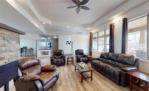 103 Robert Koop Road, Landmark, MB - Indoor Photo Showing Living Room