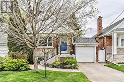 218 GLENWOOD CRESCENT Toronto, ON M4B 1K4