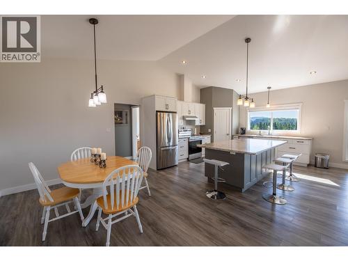 7155 Grossett Road, Lone Butte, BC - Indoor