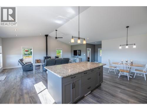 7155 Grossett Road, Lone Butte, BC - Indoor Photo Showing Kitchen With Upgraded Kitchen