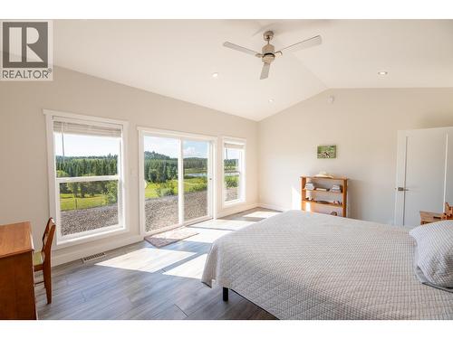 7155 Grossett Road, Lone Butte, BC - Indoor Photo Showing Bedroom