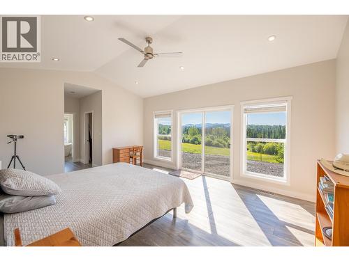 7155 Grossett Road, Lone Butte, BC - Indoor Photo Showing Bathroom