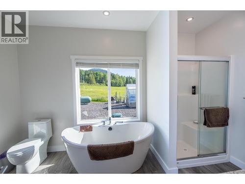 7155 Grossett Road, Lone Butte, BC - Indoor Photo Showing Bathroom