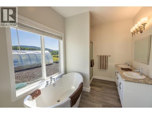 7155 Grossett Road, Lone Butte, BC - Indoor Photo Showing Bedroom