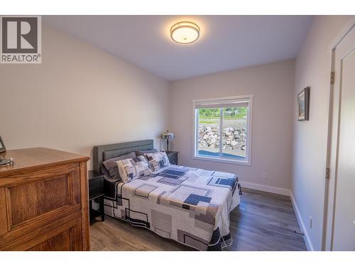 7155 Grossett Road, Lone Butte, BC - Indoor Photo Showing Bedroom