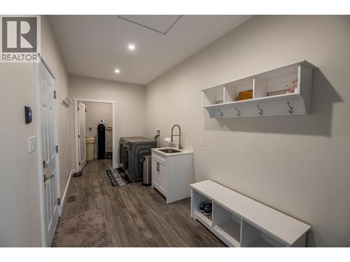 7155 Grossett Road, Lone Butte, BC - Indoor